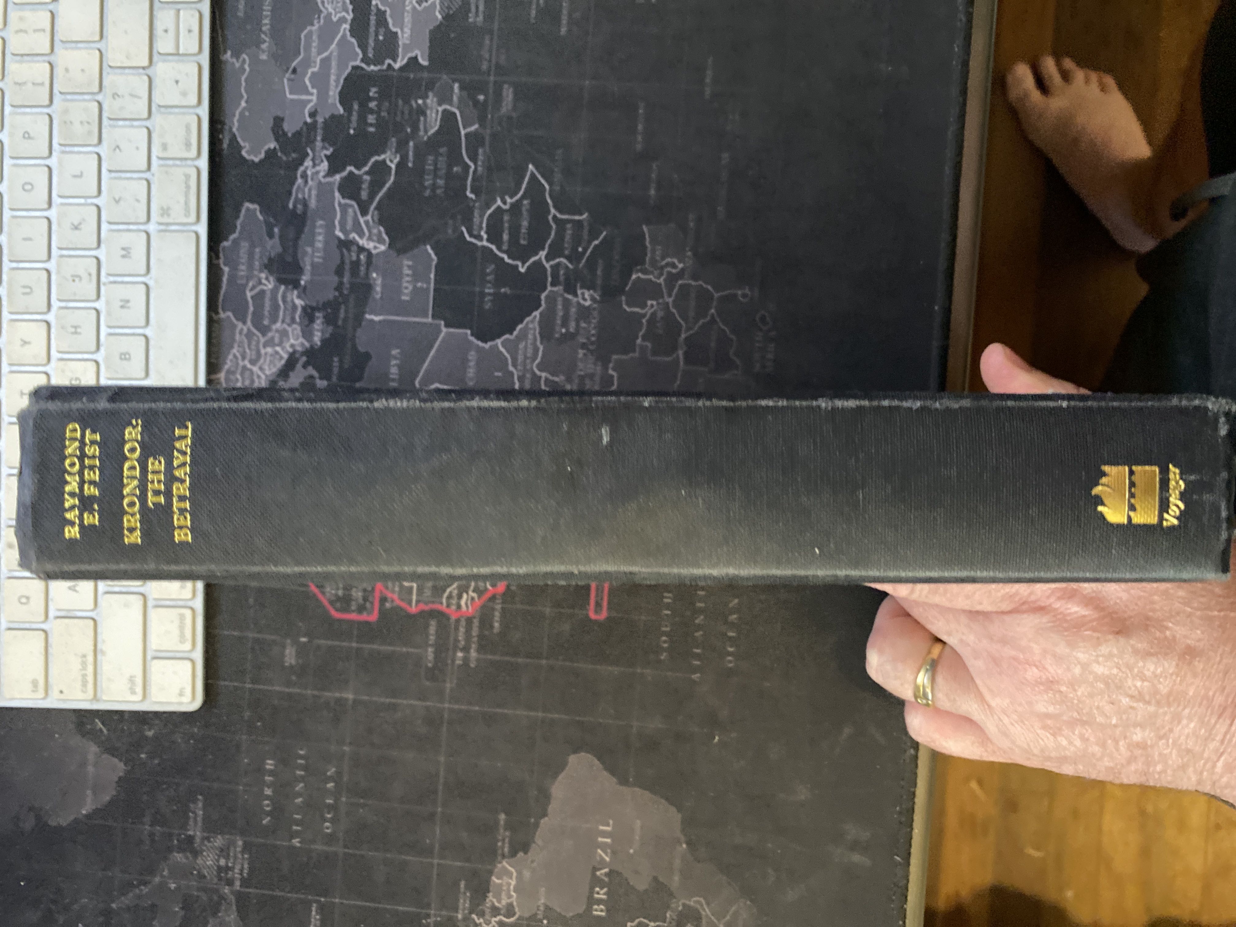 Krondor The Betrayal. - Raymond E. Feist (Hardcover) book collectible [Barcode 0002246945] - Main Image 2