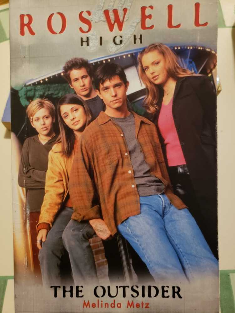Roswell - The Outsider - Melinda Metz (A Kangaroo Book / Pocket Books - Paperback) book collectible [Barcode 9780743408783] - Main Image 2