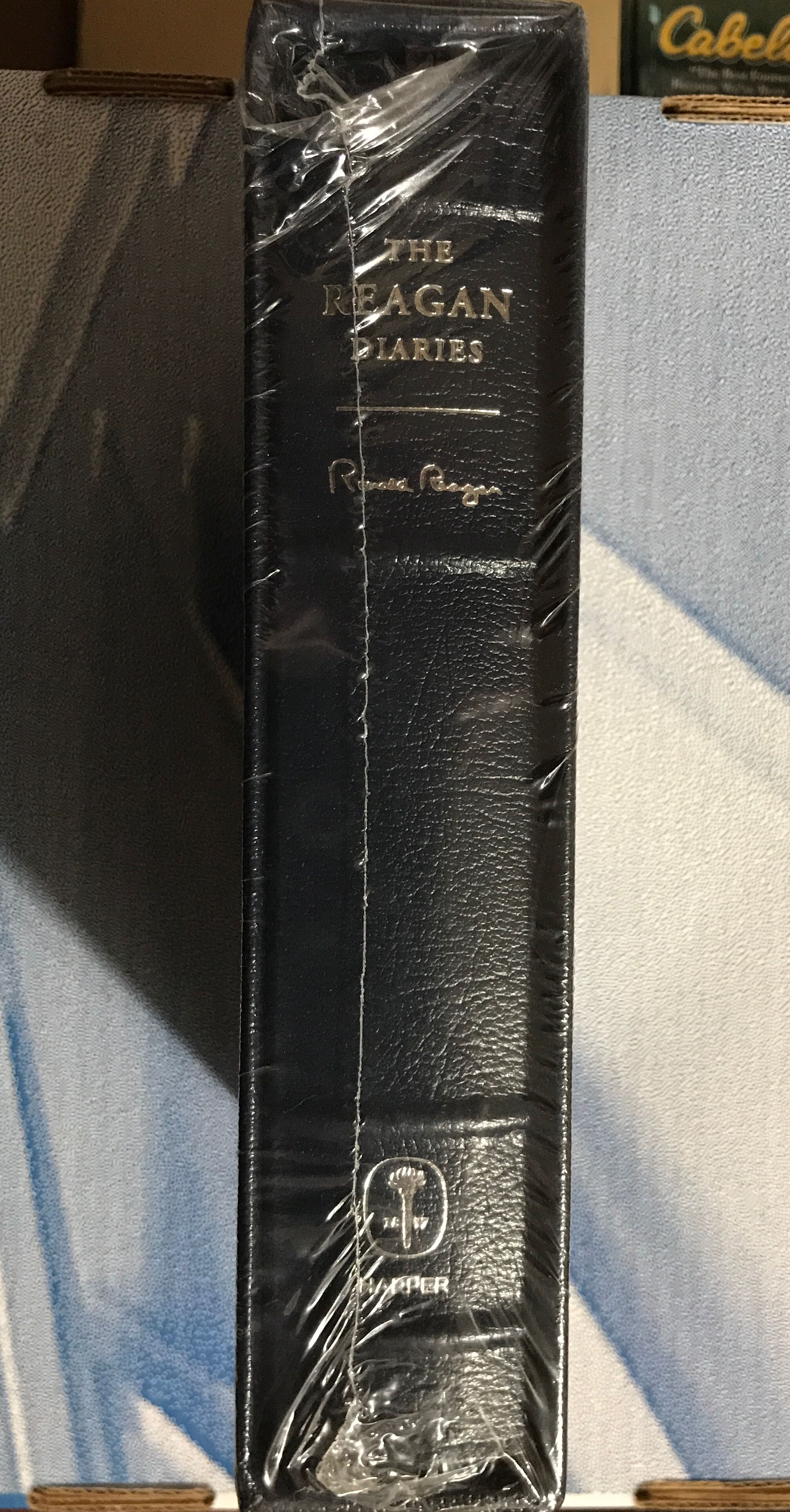 The Reagan Diaries - Ronald Reagan (HarperCollins Publishers - Hardcover) book collectible [Barcode 9780060876005] - Main Image 3