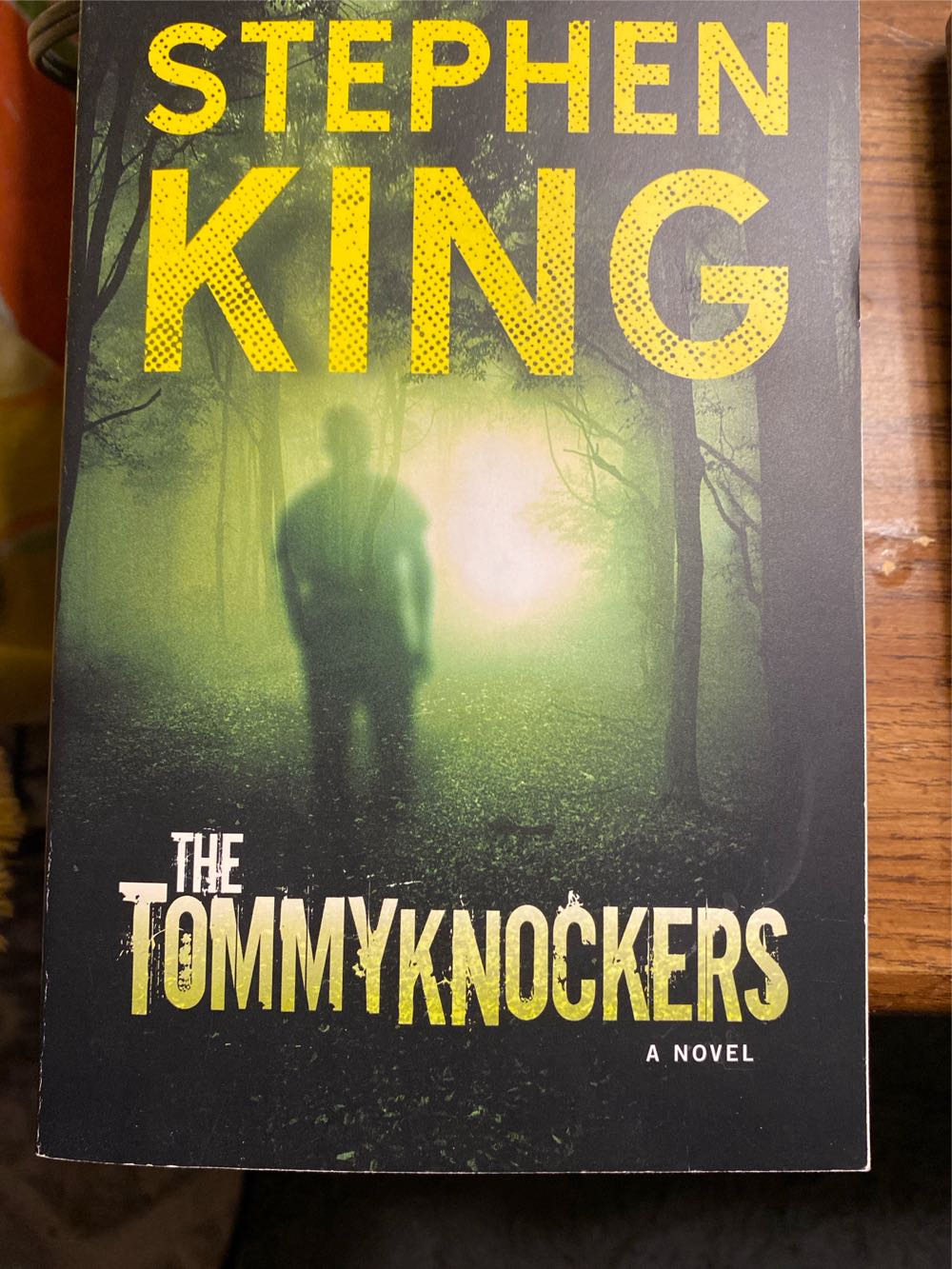 Tommyknockers, The - Stephen King (Simon and Schuster - Trade Paperback) book collectible [Barcode 9781501144288] - Main Image 3
