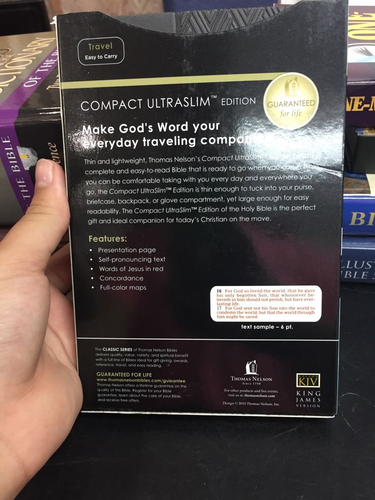 Holy Bible - God book collectible [Barcode 9781418547929] - Main Image 2