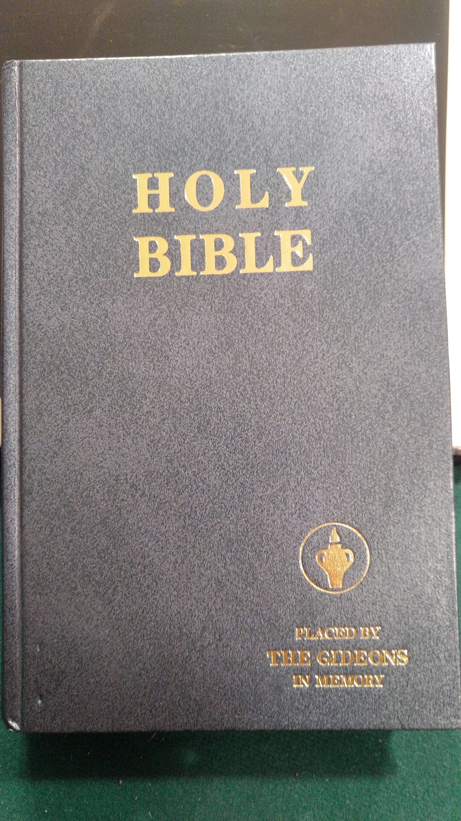 Holy Bible : Precious Moments, New King James Version