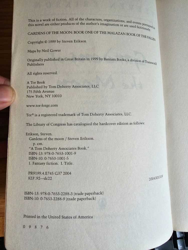 Gardens of the Moon - Steven Erikson (Tor Books - Paperback) book collectible [Barcode 9780765322883] - Main Image 3