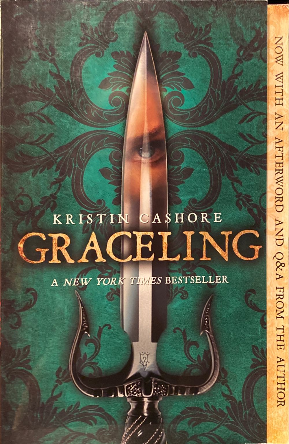 Graceling - Kristin Cashore (Houghton Mifflin Harcourt (HMH) - Paperback) book collectible [Barcode 9780547258300] - Main Image 3
