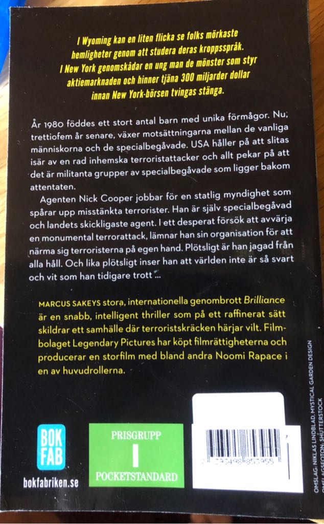 Brilliance - Marcus Sakey (Amazon Publishing - Trade Paperback) book collectible [Barcode 9781611099690] - Main Image 2