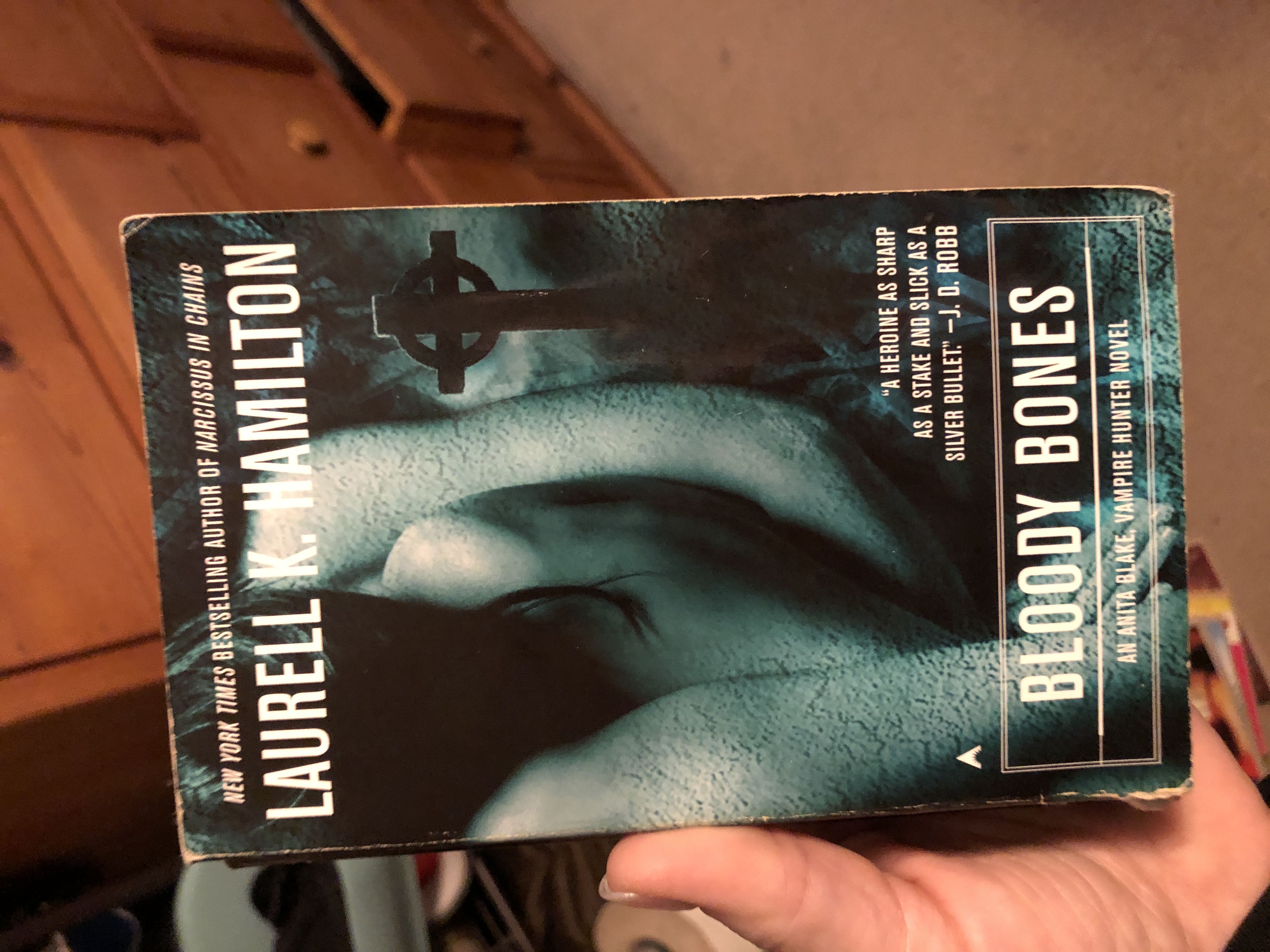 Bloody Bones* - Laurell K. Hamilton (- Paperback) book collectible [Barcode 0441003745] - Main Image 2