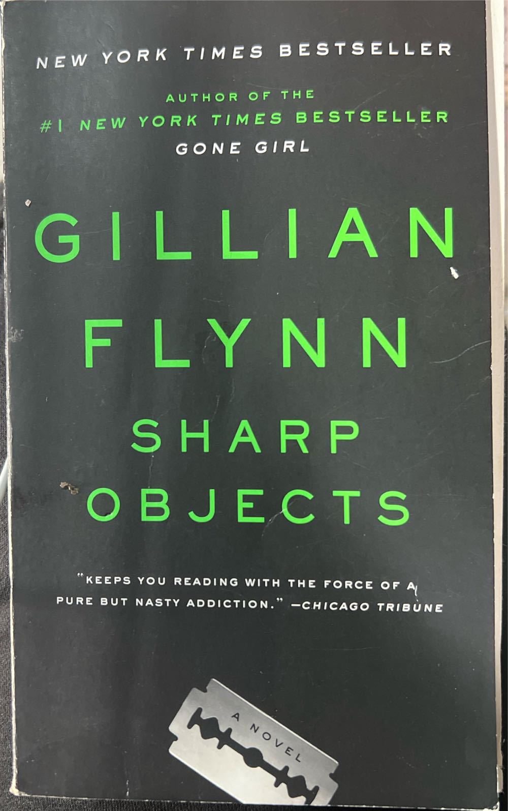 Sharp Objects - Gillian Flynn (Broadway Books - Paperback) book collectible [Barcode 9780307341556] - Main Image 3