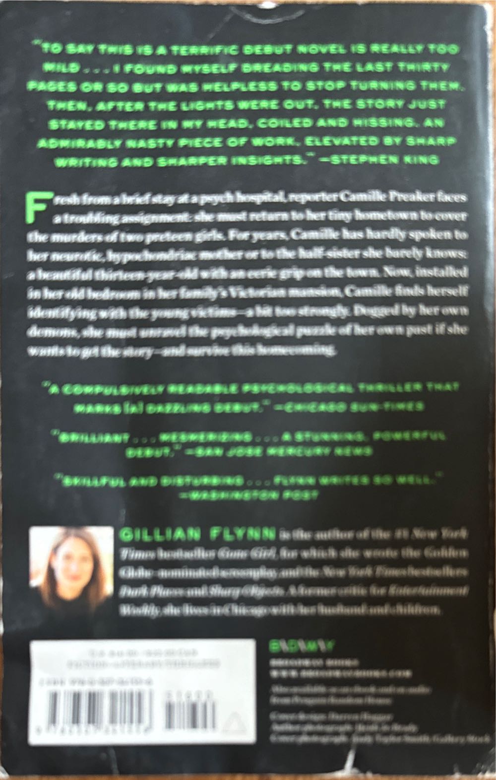 Sharp Objects - Gillian Flynn (Broadway Books - Paperback) book collectible [Barcode 9780307341556] - Main Image 4