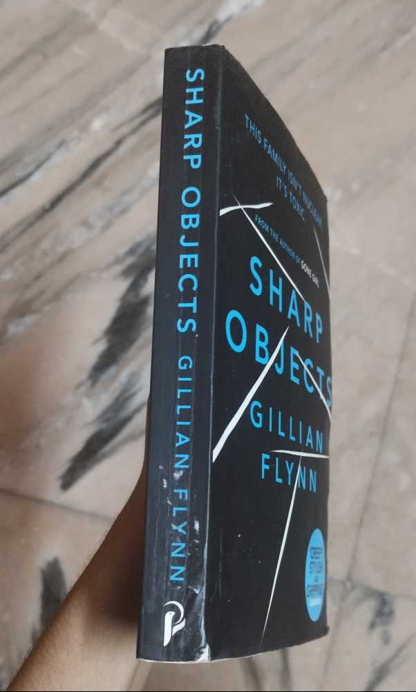 Sharp Objects - Gillian Flynn (Phoenix - Paperback) book collectible - Main Image 3