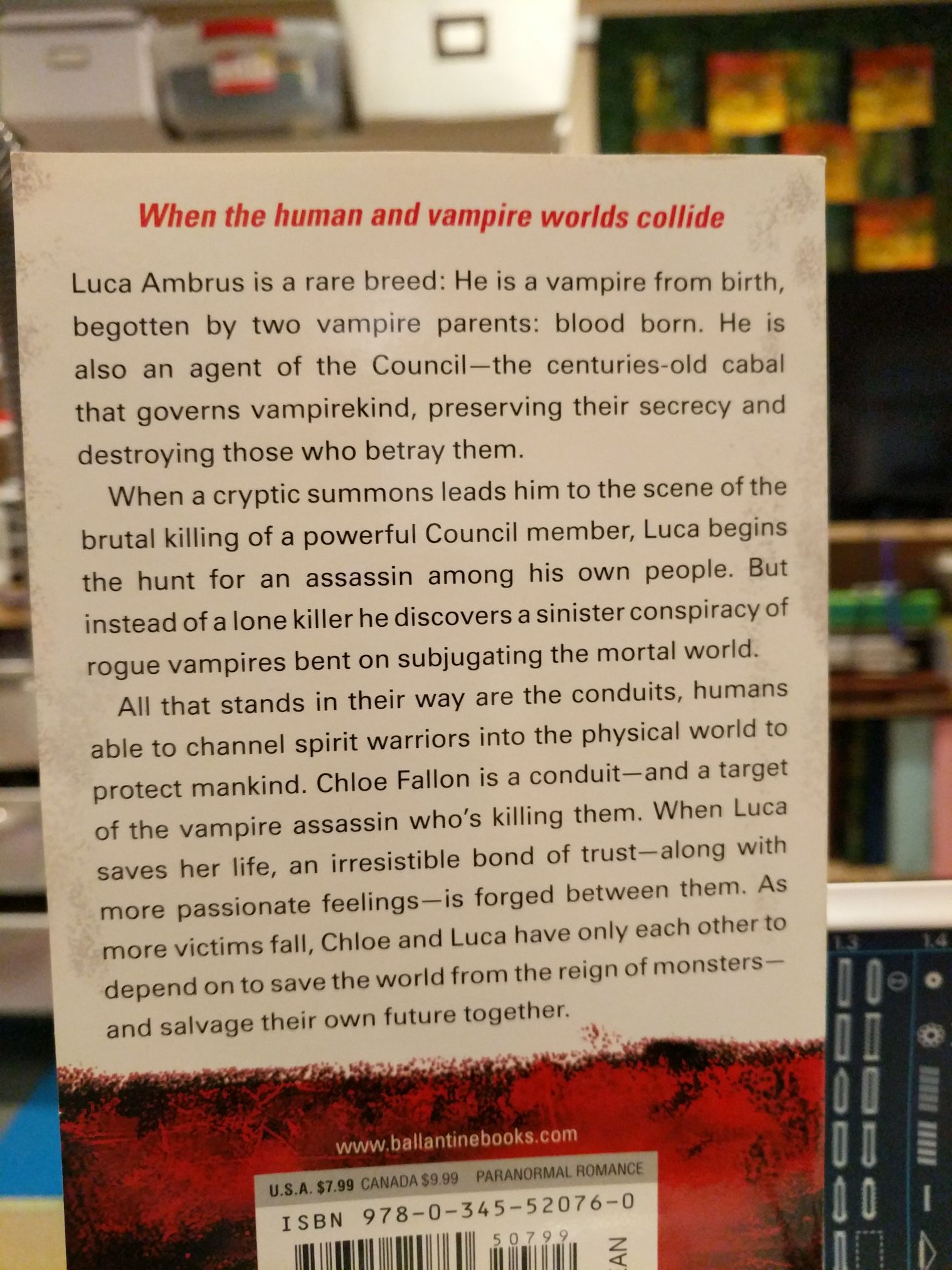 Blood Born - Linda Howard (Ballantine Books - Paperback) book collectible [Barcode 9780345520760] - Main Image 2