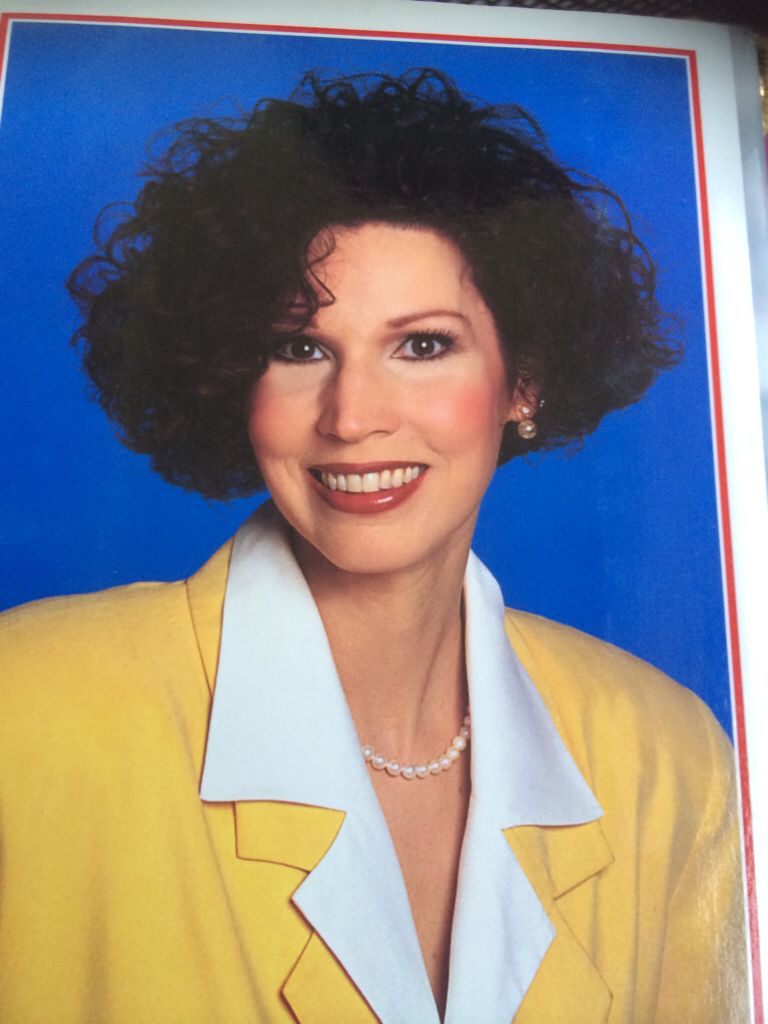 Charade - Sandra Brown (Warner Books - Hardcover) book collectible [Barcode 9780446516563] - Main Image 2