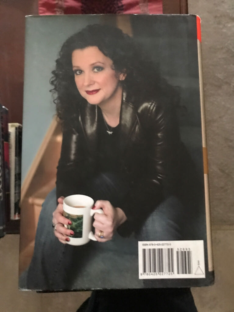 Hamilton, Laurell K. - Skin Trade - Laurell K. Hamilton (Berkley - Hardcover) book collectible [Barcode 9780425227725] - Main Image 2