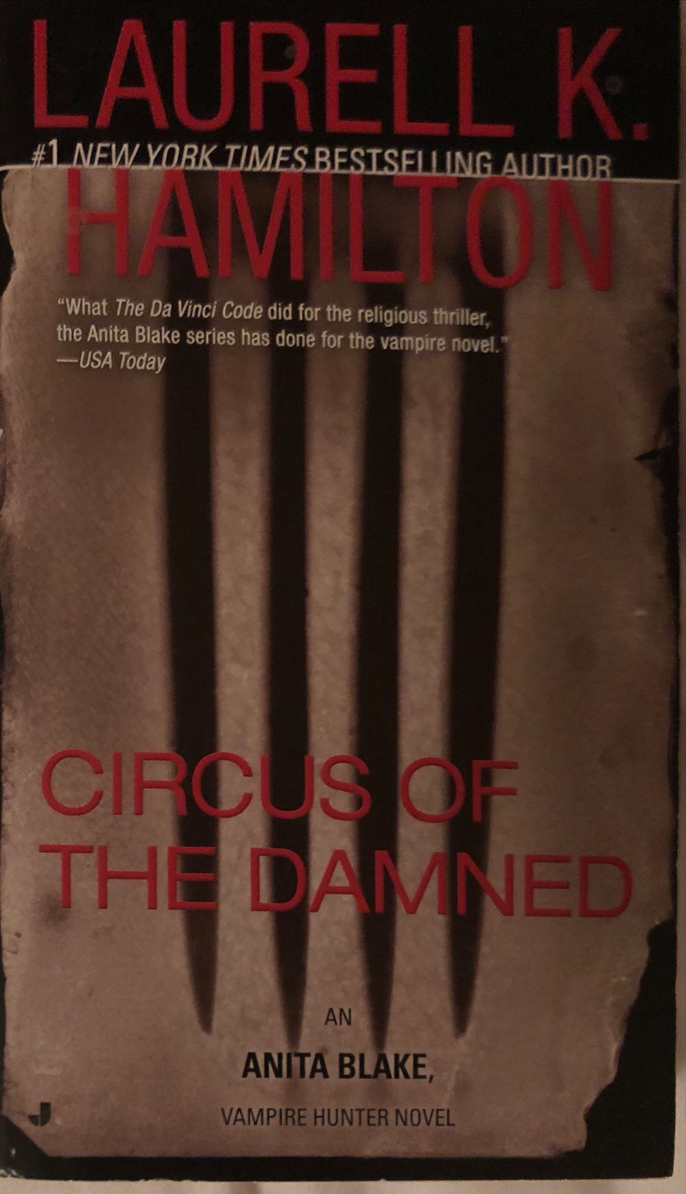 Circus of the Damned - Laurell K. Hamilton (- Paperback) book collectible [Barcode 9780515134483] - Main Image 3