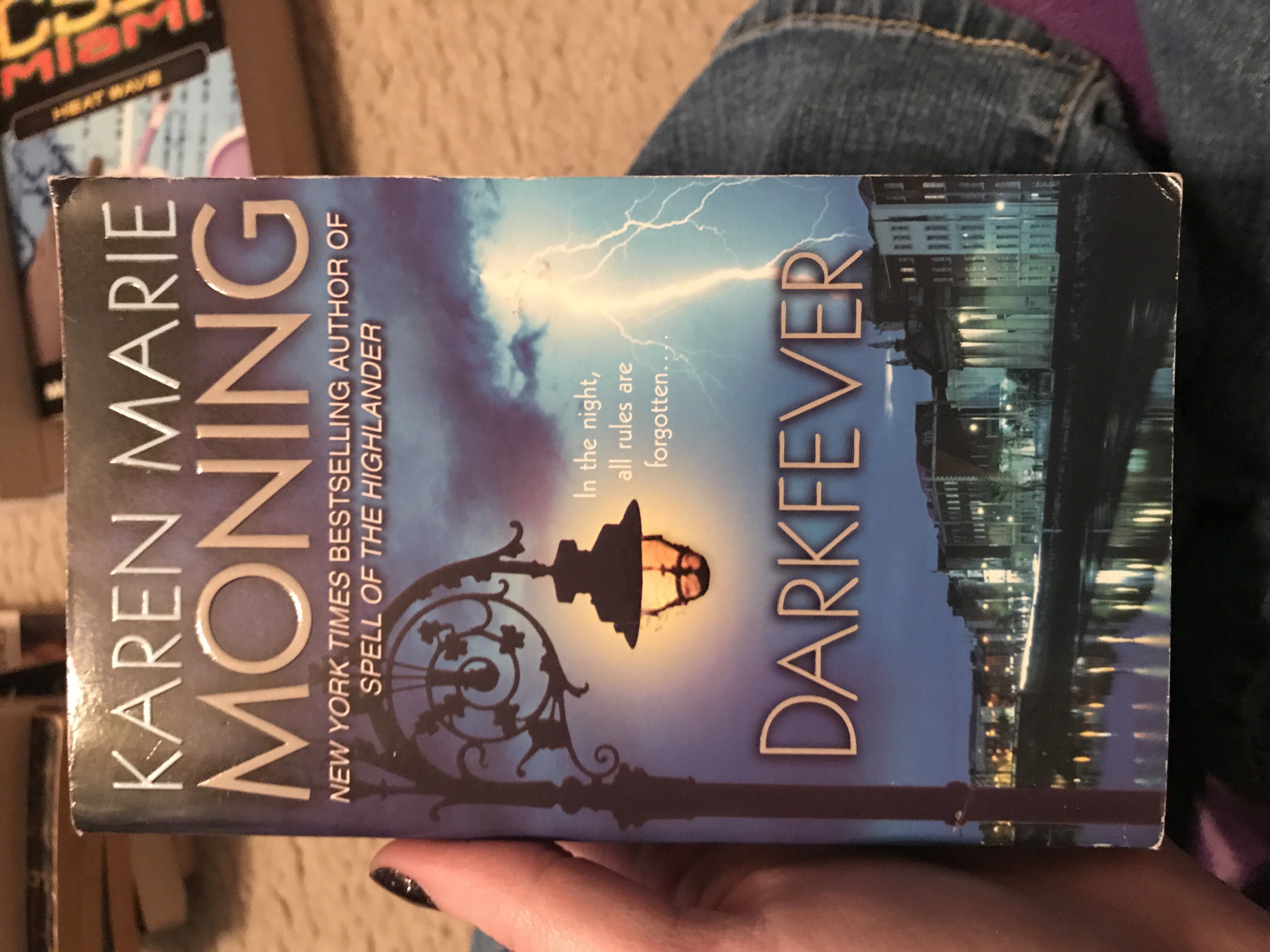 Darkfever - Karen Marie Moning (Dell - Paperback) book collectible [Barcode 9780440240983] - Main Image 2
