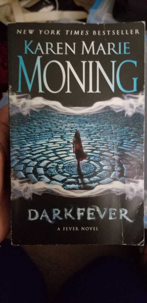 Darkfever - Karen Marie Moning (Dell - Paperback) book collectible [Barcode 9780440240983] - Main Image 3
