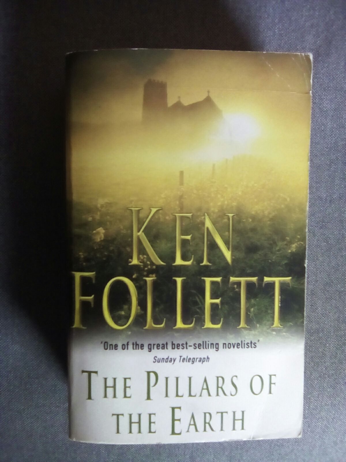 Pillars of the Earth, The - Ken Follett (Pan Books Ltd. - Paperback) book collectible [Barcode 9780330312738] - Main Image 2