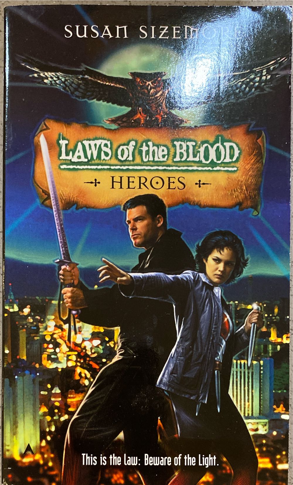 LB5: Heroes - Susan Sizemore (Penguin - Paperback) book collectible [Barcode 9780441011087] - Main Image 3