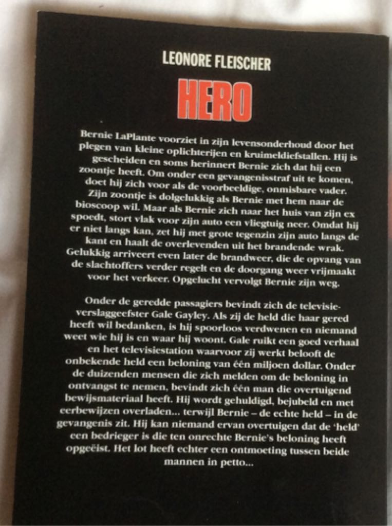 Hero  book collectible [Barcode 9789051080957] - Main Image 2