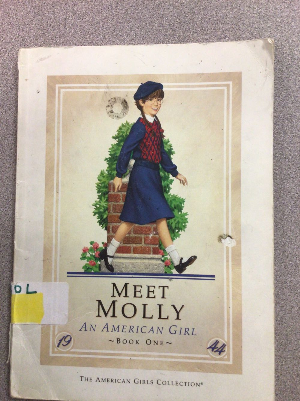 American Girl 1944: Molly 1 - Meet Molly - 9 Yrs Old. World War 2. Halloween - Lilly 2025 - Valerie Tripp (American Girl Publishing Incorporated - Paperback) book collectible [Barcode 9780937295816] - Main Image 2