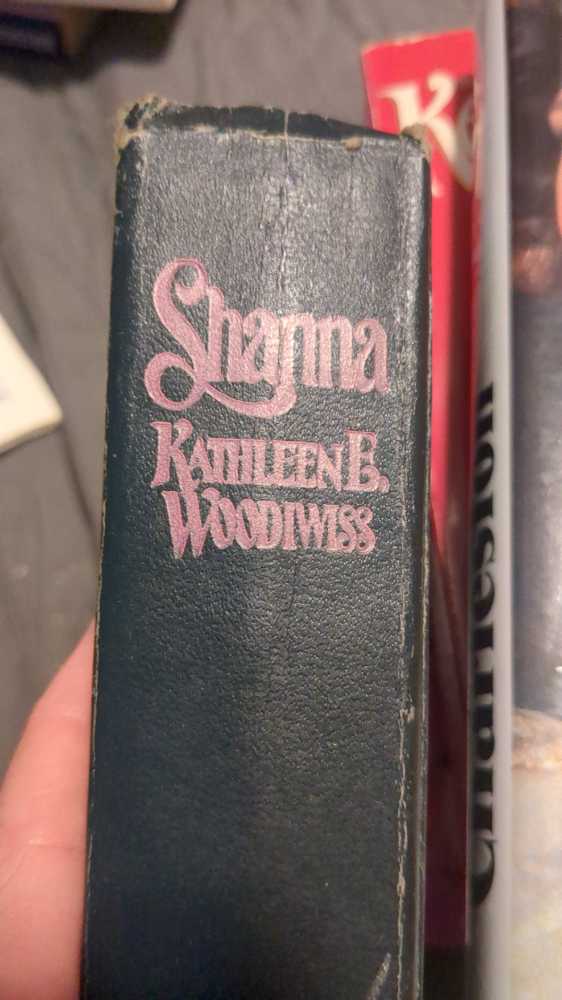 Shanna - Kathleen E. Woodiwiss (Hardcover) book collectible - Main Image 2