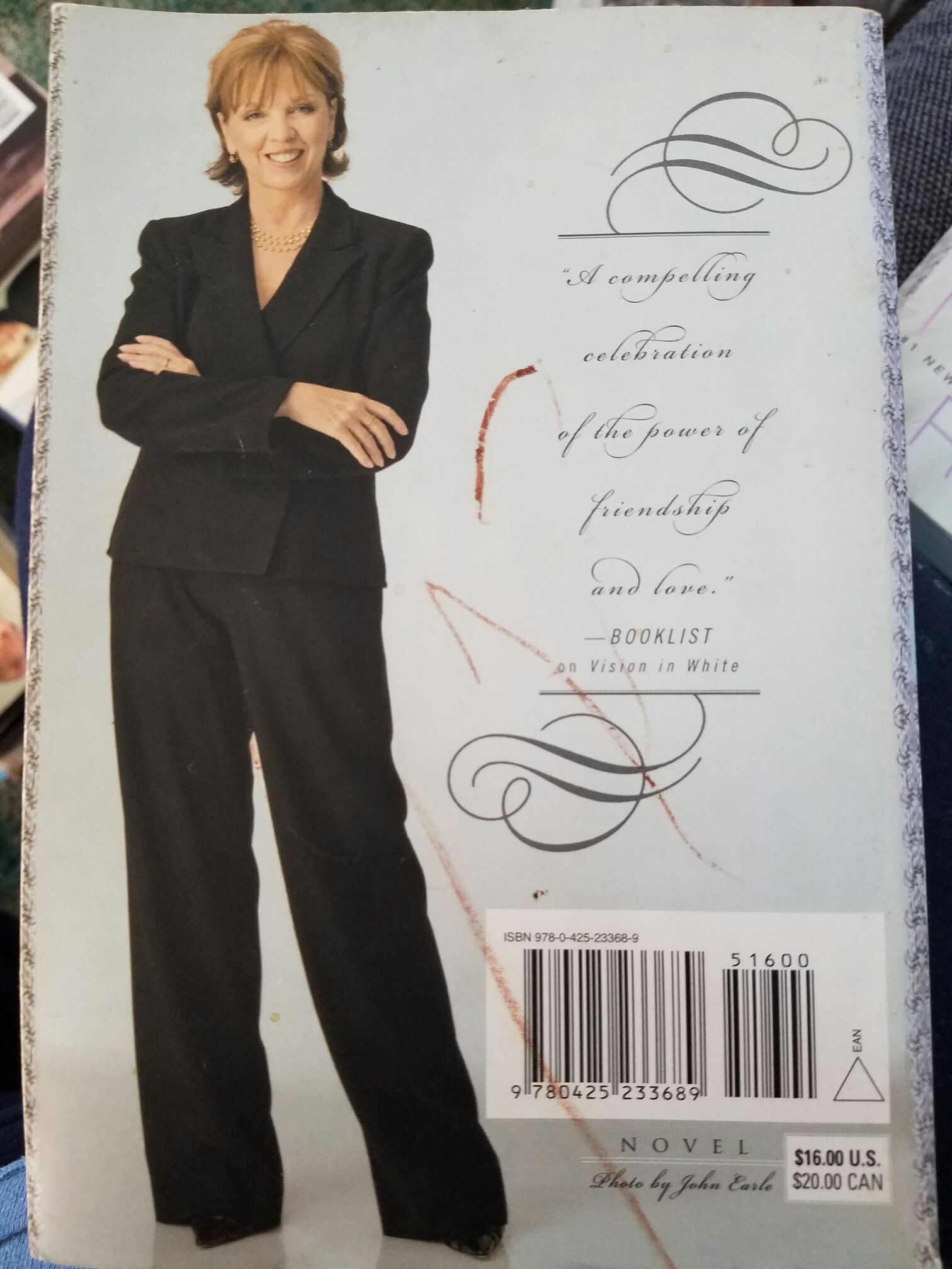 Savor The Moment - Nora Roberts (Berkley Books, New York - Trade Paperback) book collectible [Barcode 9780425233689] - Main Image 2