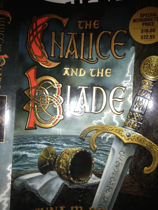 The Chalice And The Blade - Glenna McReynolds (MacMillan Publishing Company - Hardcover) book collectible [Barcode 9780553103847] - Main Image 1