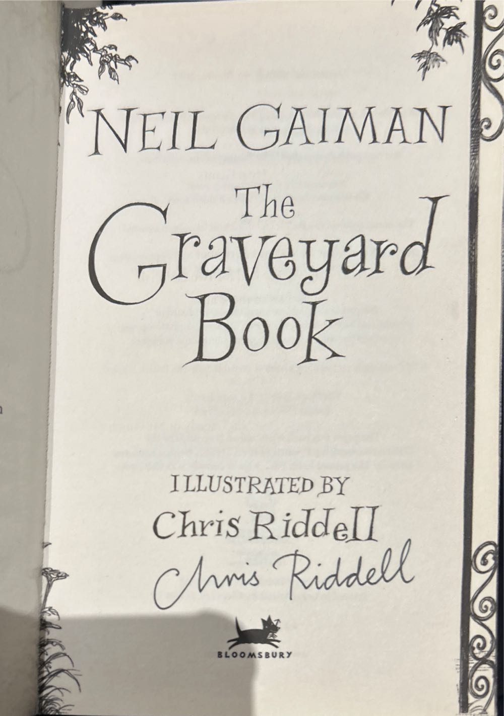The Graveyard Book - Neil Gaiman (Bloomsbury - Hardcover) book collectible [Barcode 9780747569015] - Main Image 4