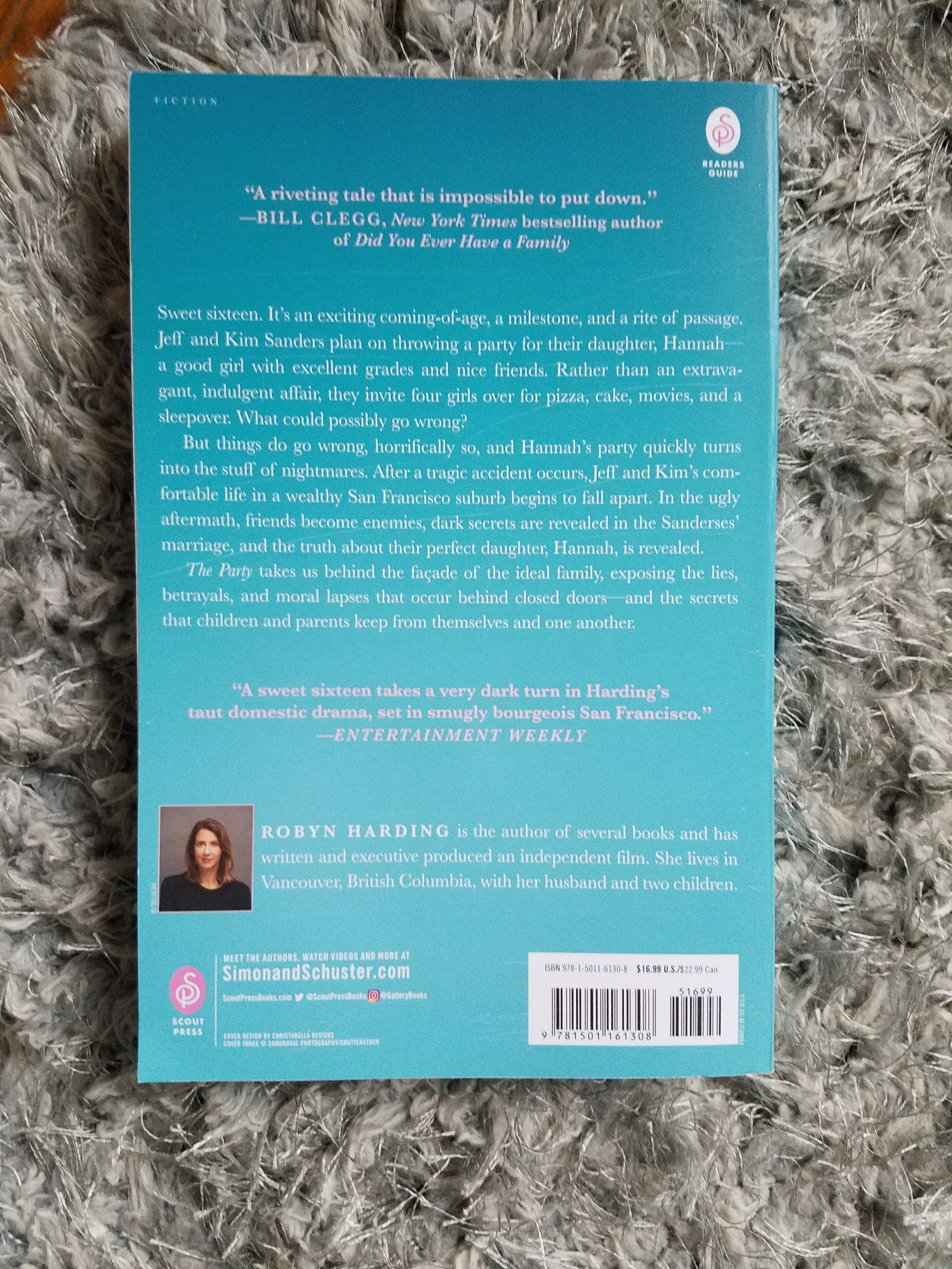 The Party - Robyn Harding (Simon and Schuster - Trade Paperback) book collectible [Barcode 9781501161308] - Main Image 2