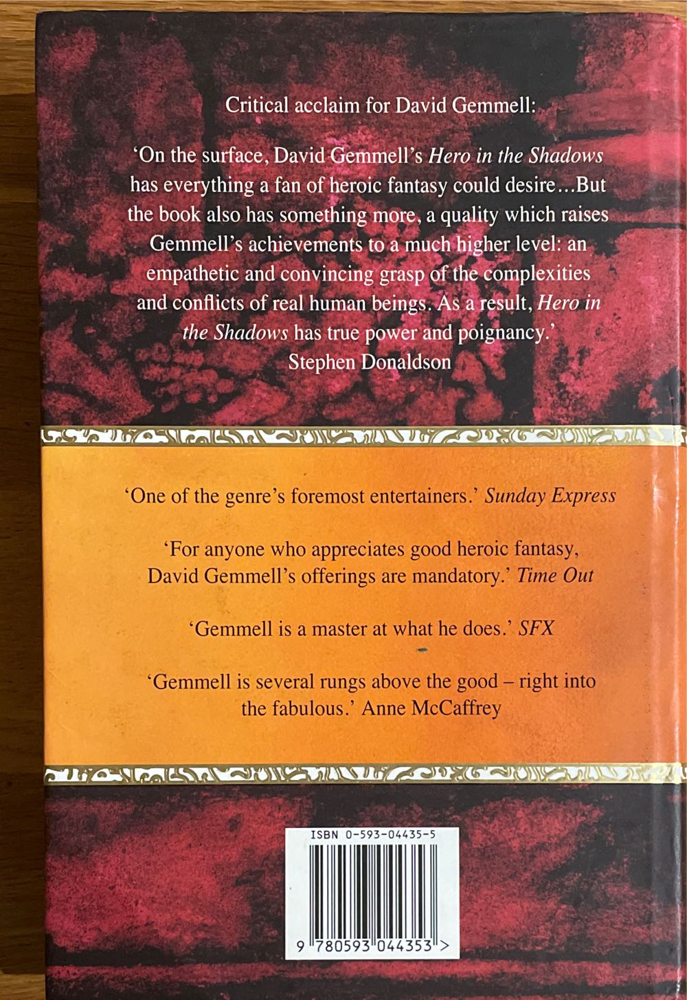 Hero in the Shadows - David Gemmell (Bantam Press - Hardcover) book collectible [Barcode 9780593044353] - Main Image 2