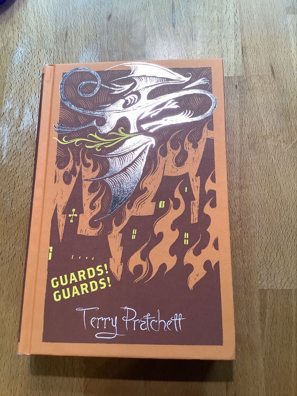 Discworld 08: Guards! Guards! - Terry Pratchett (Gollancz - Hardcover) book collectible [Barcode 9781473200180] - Main Image 2