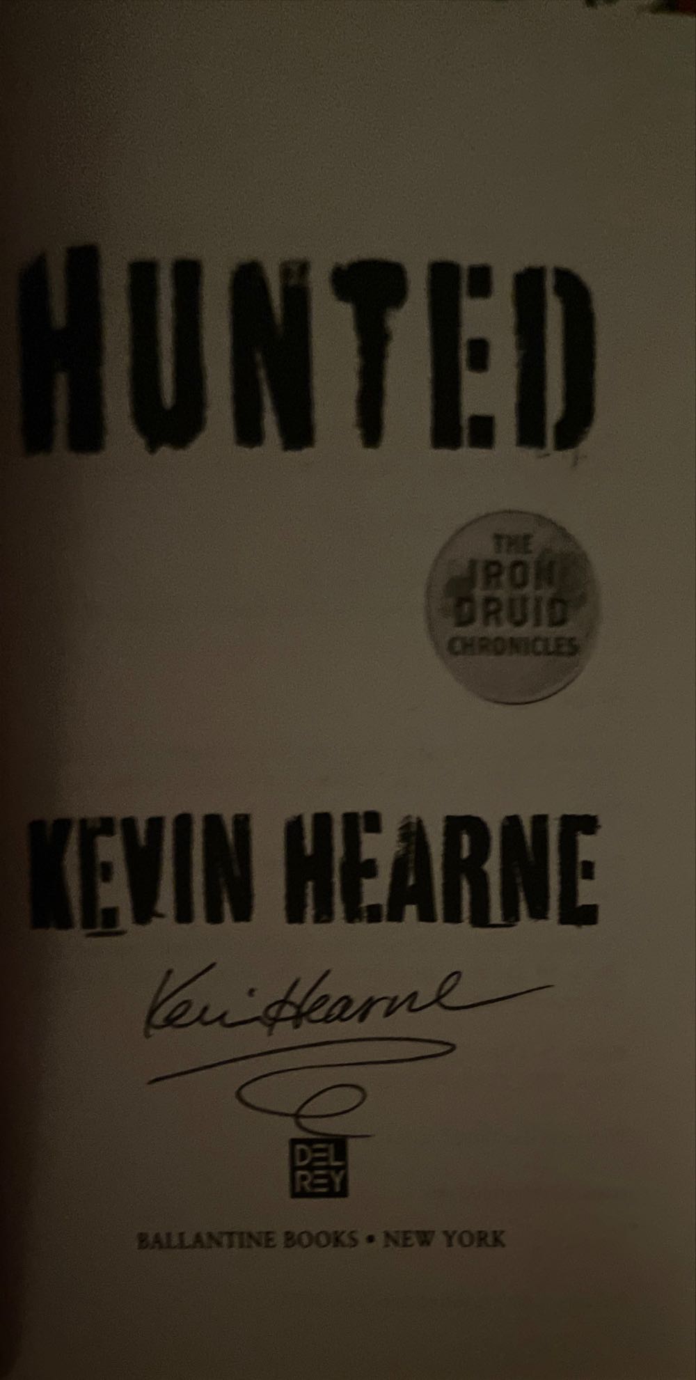 Hunted - Kevin Hearne (Del Rey Books - Paperback) book collectible [Barcode 9780345533630] - Main Image 2