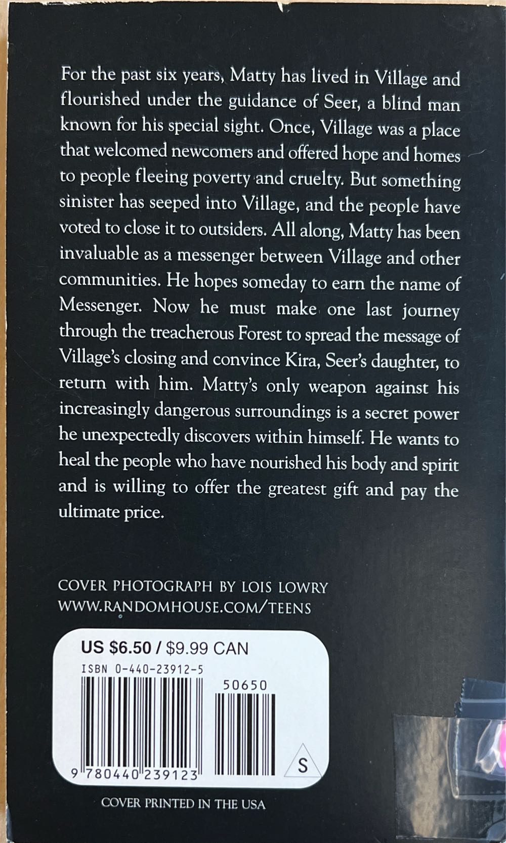 The Giver 3: Messenger - Lois Lowry (Random House Publishing Group - Paperback) book collectible [Barcode 9780440239123] - Main Image 2
