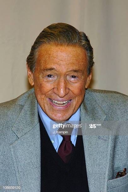 Between You and Me - Mike Wallace (Hyperion - Hardcover) book collectible [Barcode 9781401300296] - Main Image 2