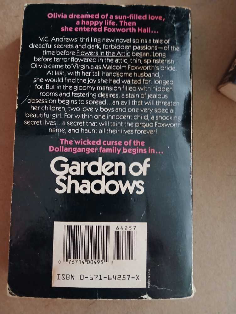 Garden Of Shadows - V. C. Andrews (Pocket Books - Paperback) book collectible - Main Image 3