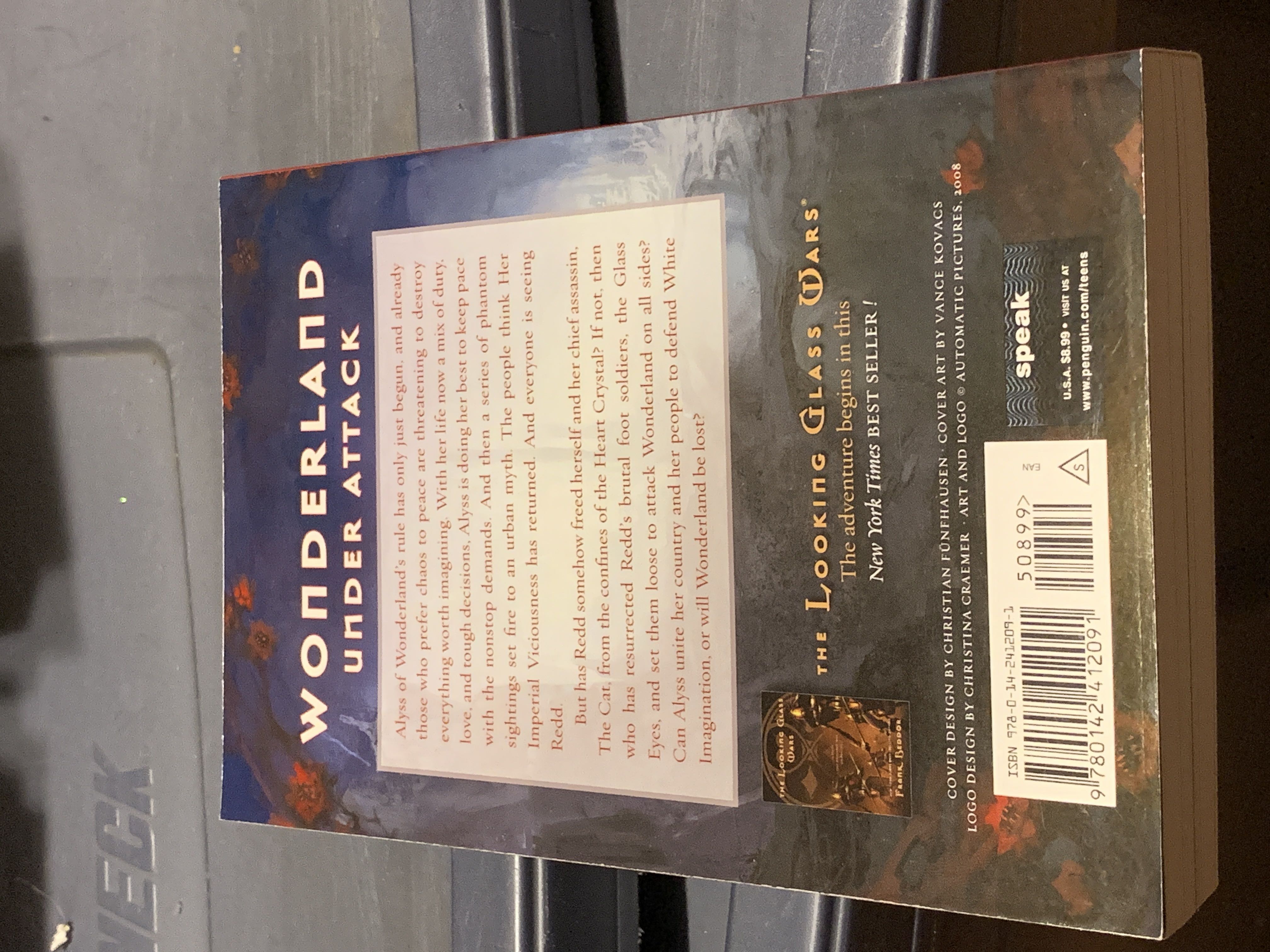 The Looking Glass Wars #2: Seeing Redd - Frank Beddor (Speak - Paperback) book collectible [Barcode 9780142412091] - Main Image 2