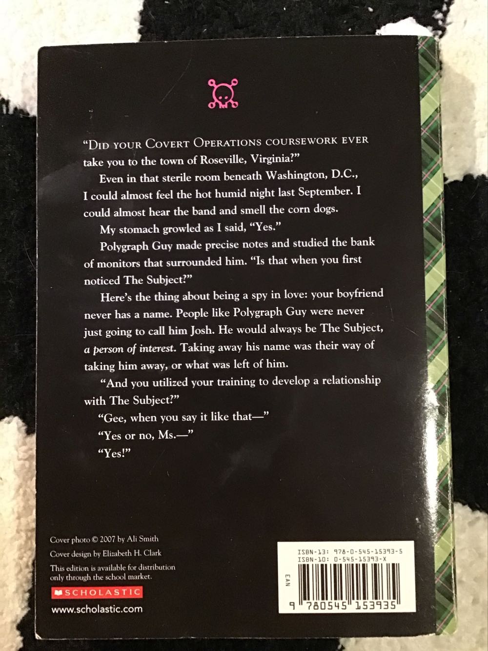 Cross My Heart And Hope To Spy - Ally Carter (Scholastic, Inc. - Paperback) book collectible [Barcode 9780545153935] - Main Image 2