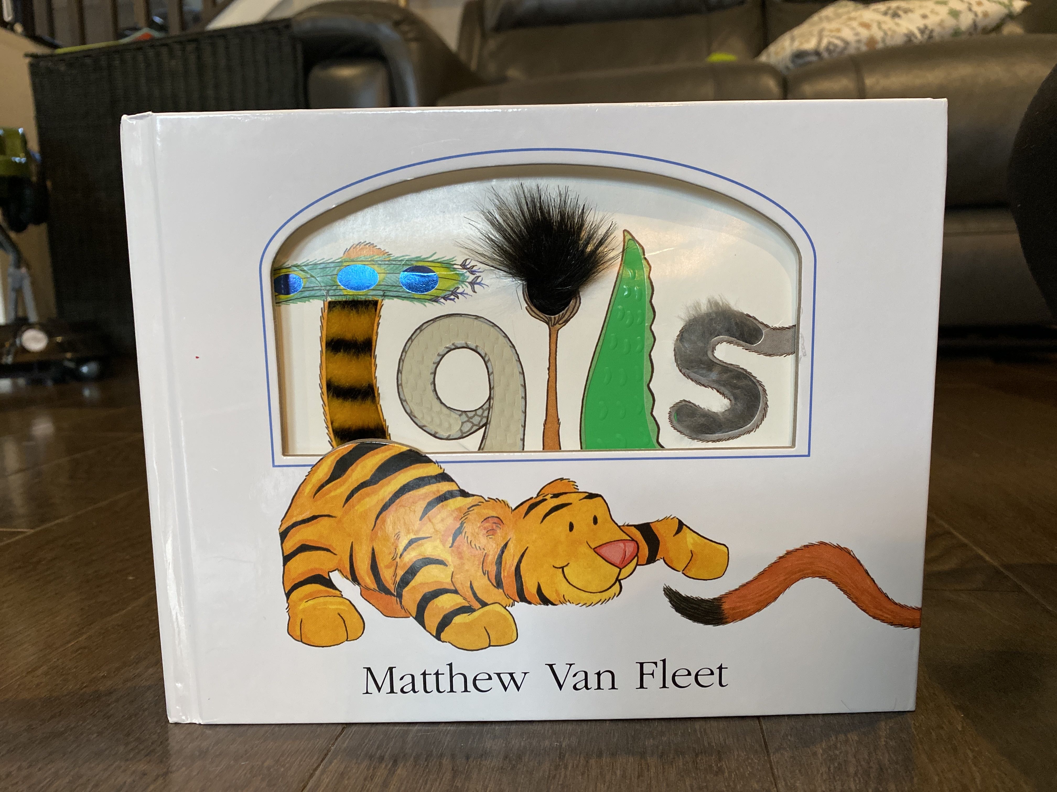 Tails - Matthew Van Fleet (Houghton Mifflin Harcourt - Hardcover) book collectible [Barcode 9780152167738] - Main Image 3