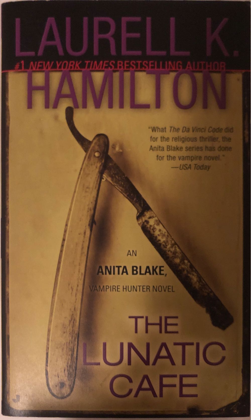 (04) The Lunatic Cafe - Laurell K. Hamilton (Jove Books - Paperback) book collectible [Barcode 9780515134520] - Main Image 2