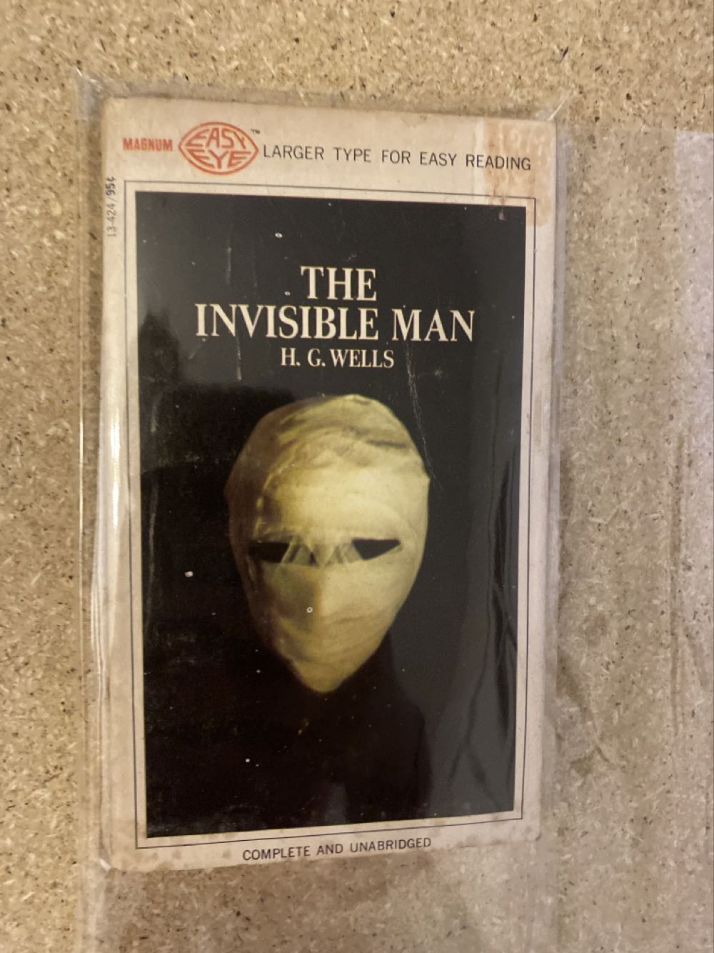 The Invisible Man - H.G. Wells (Magnum Easy Eye) book collectible [Barcode 076783212532] - Main Image 2