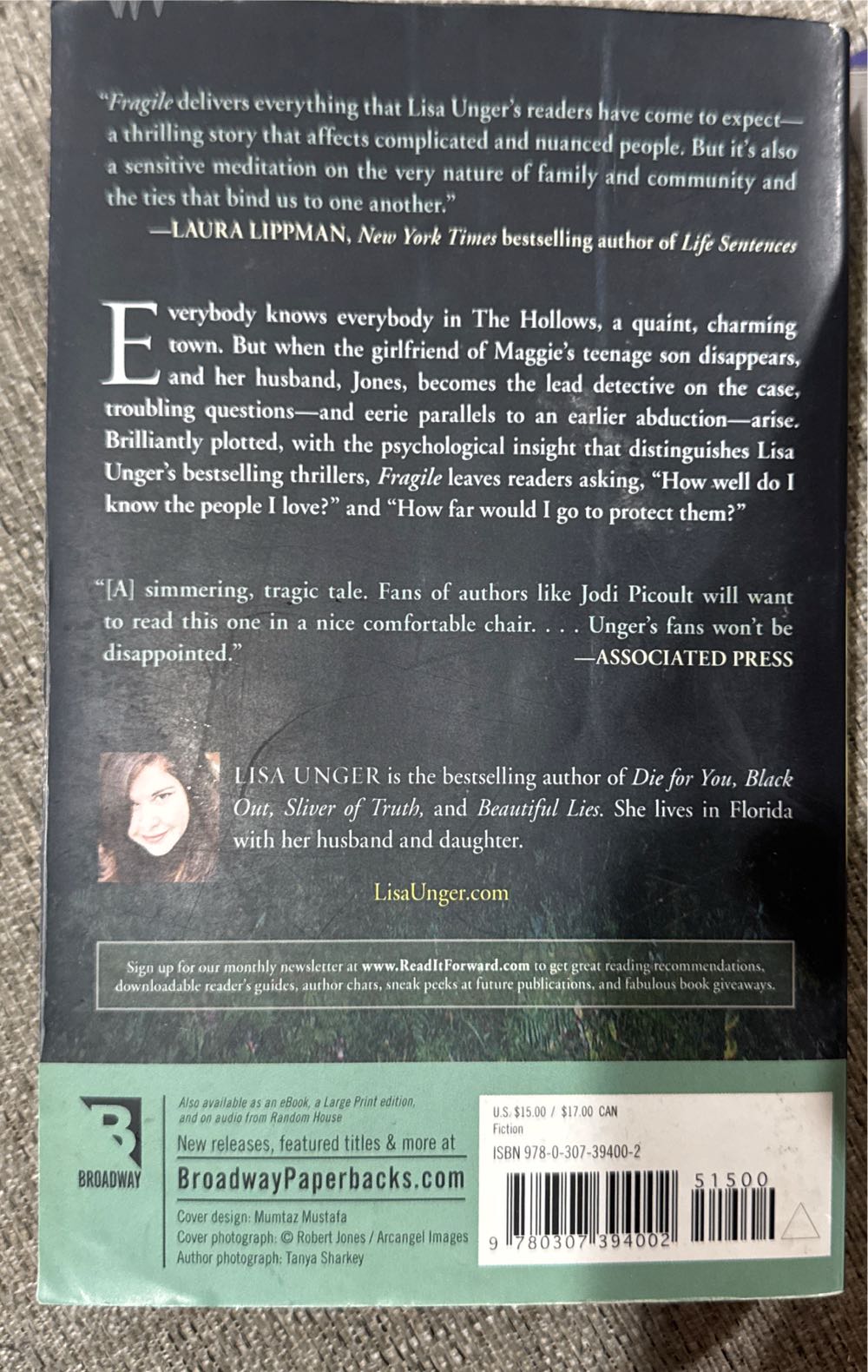 Fragile - Lisa Unger (Broadway Paperbacks - Paperback) book collectible [Barcode 9780307394002] - Main Image 2