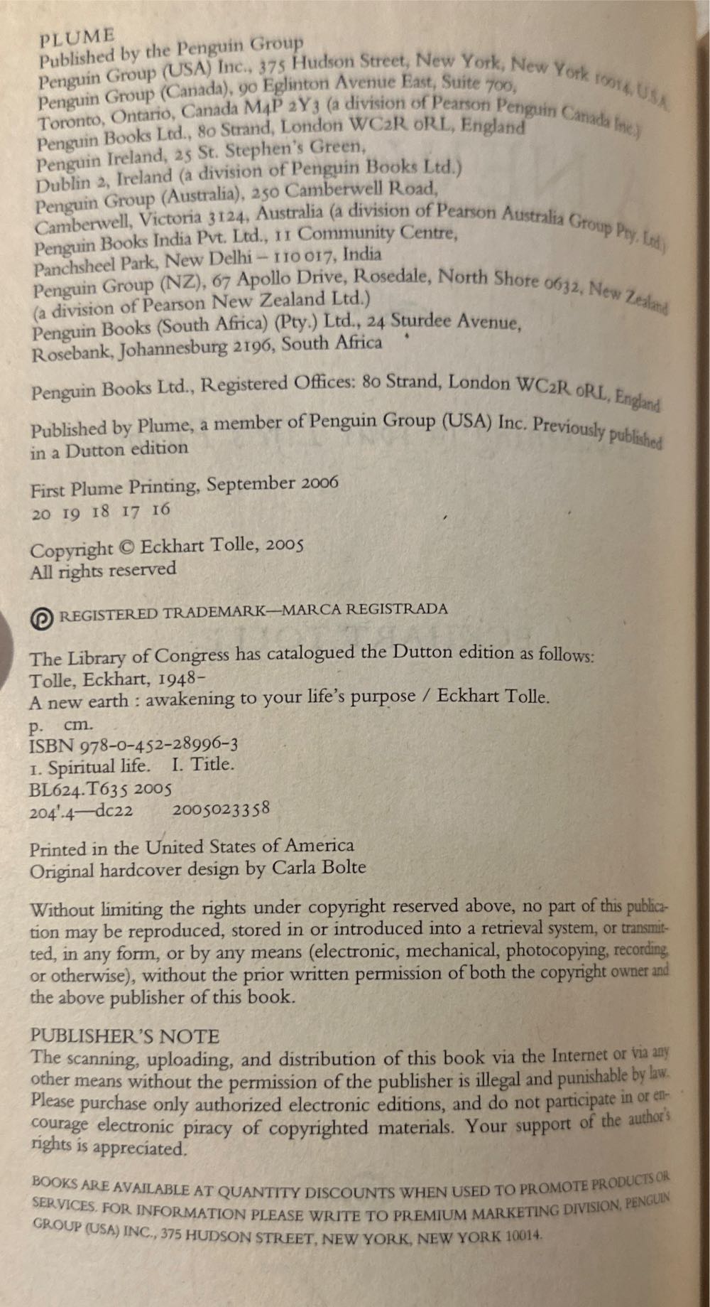 A New Earth - Eckhart Tolle (Plume - Paperback) book collectible [Barcode 9780452289963] - Main Image 3