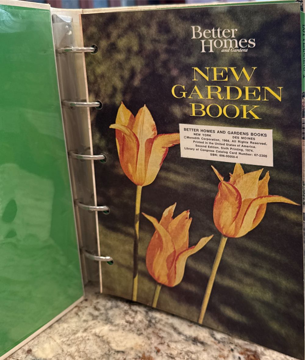 New Garden Book - NA (Meredith Corporation - Loose Leaf) book collectible [Barcode 9786960005040] - Main Image 3
