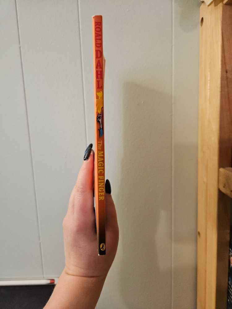 The Magic Finger - Roald Dahl (Paperback) book collectible [Barcode 9780141346519] - Main Image 3