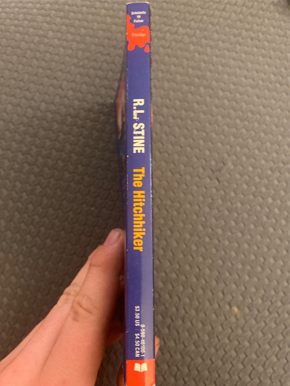 The Hitchhiker - R. L. Stine (Scholastic - Paperback) book collectible [Barcode 9780590461009] - Main Image 3