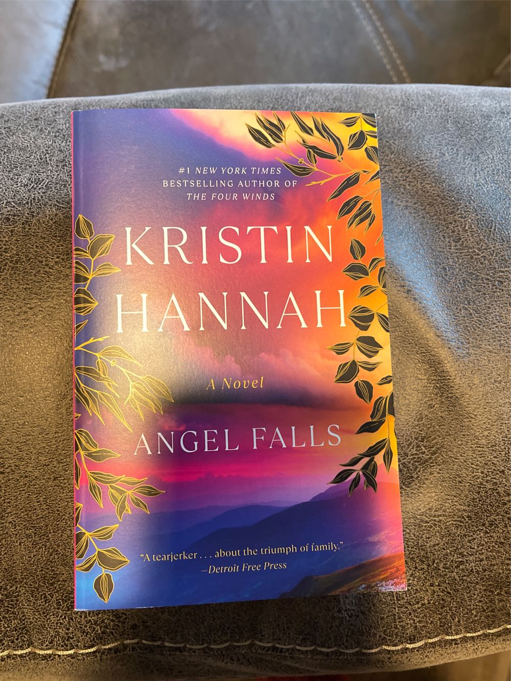 Angel Falls - Kristin Hannah (Ballantine Books - Trade Paperback) book collectible [Barcode 9780345484277] - Main Image 3