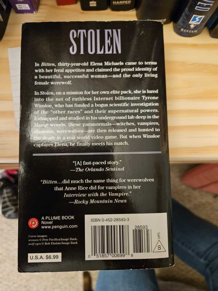 Stolen - Kelley Armstrong (Random House Canada - Paperback) book collectible [Barcode 9780770429027] - Main Image 2