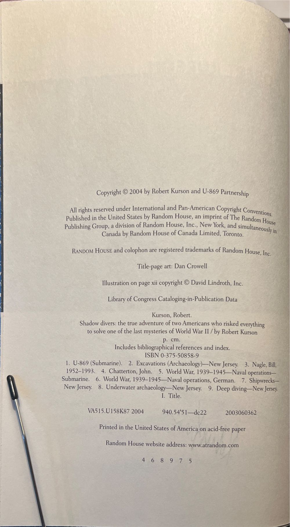 Shadow Divers, the true adventure of two Americans who risked everything to solve one of the last mysteries of World War II - Robert Kurson (Random House - Hardcover) book collectible [Barcode 9780375508585] - Main Image 3