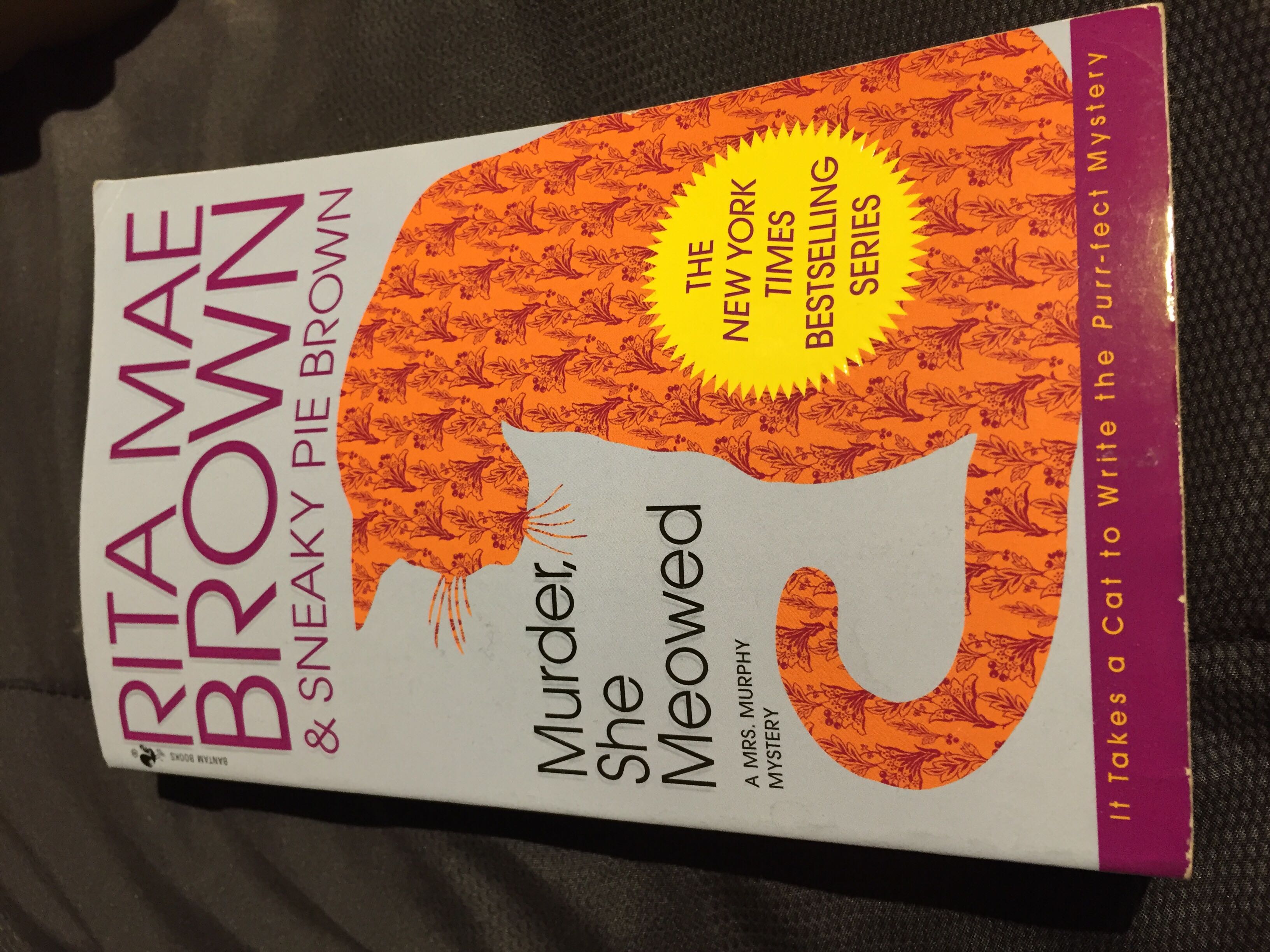 A Mrs. Murphy Mystery #5 Murder, She Meowed - Rita Mae Brown (Bantam - Paperback) book collectible [Barcode 9780553572377] - Main Image 2
