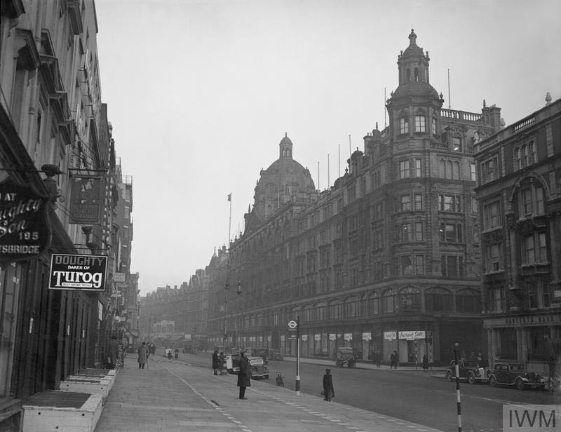 London - Peter Ackroyd (Nan A. Talese - Hardcover) book collectible [Barcode 9780385497701] - Main Image 3