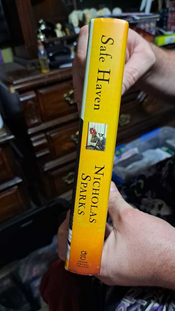 Safe Haven - Nicholas Sparks (Grand Central Publishing - Hardcover) book collectible [Barcode 9780446547598] - Main Image 4